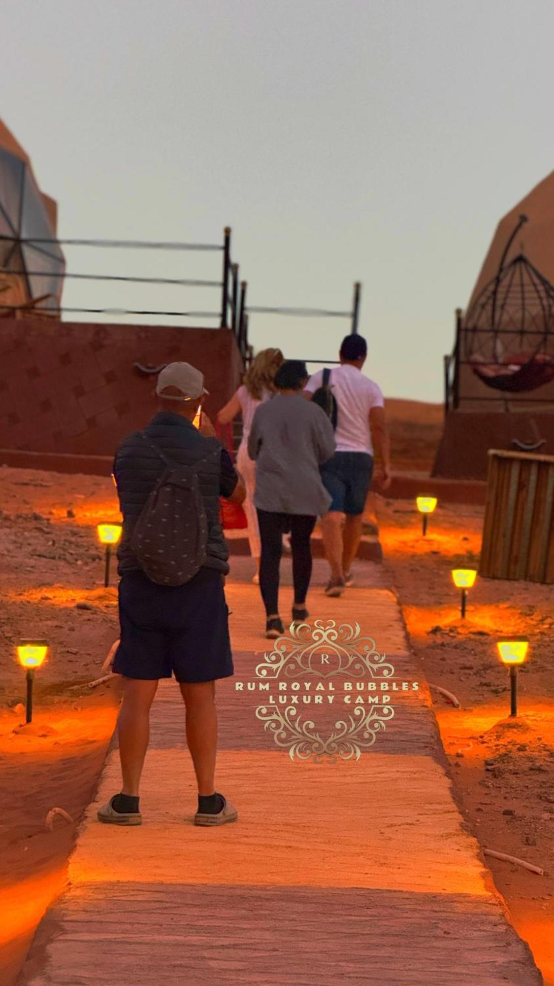 Appartement Rum Royal Bubbles Luxury Camp à Wadi Rum Extérieur photo